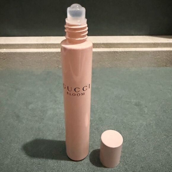 GUCCI BLOOM ROLLERBALL – BLOOM INTO YOURSELF - Picture 8 of 17